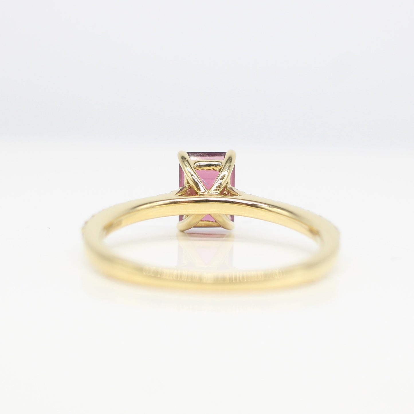 18K GARNET & DIAMOND RING