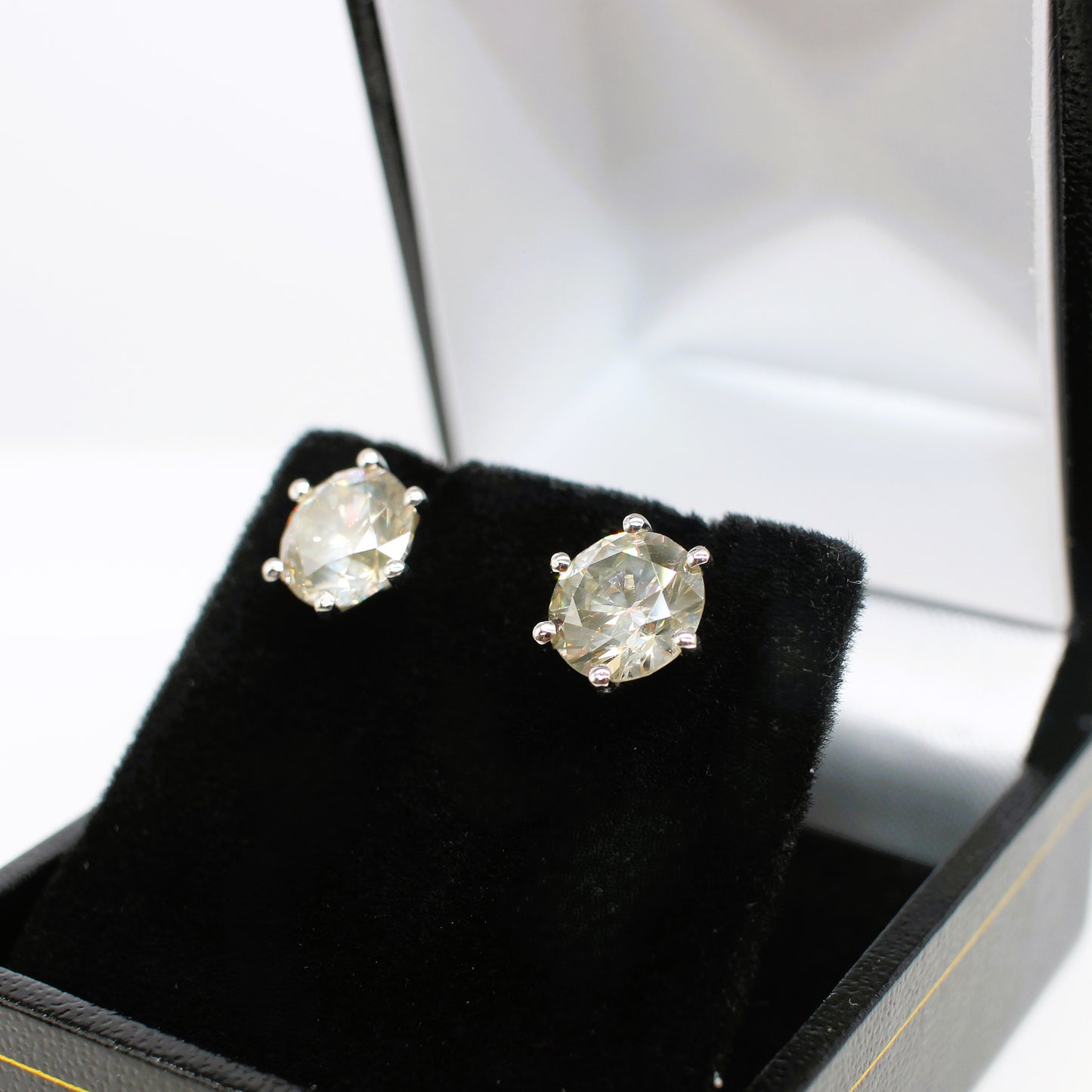 PLATINUM DIAMOND SOLITAIRE EARSTUDS 3.68CT