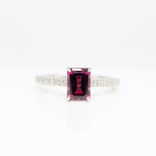 PLATINUM GARNET & DIAMOND RING