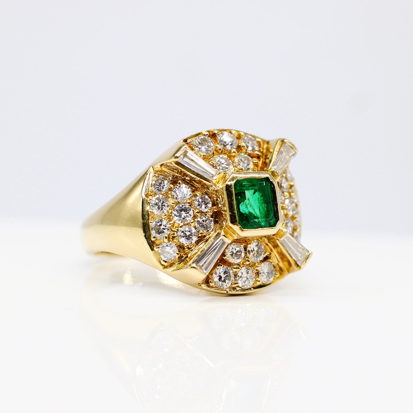 18K EMERALD & DIAMOND RING