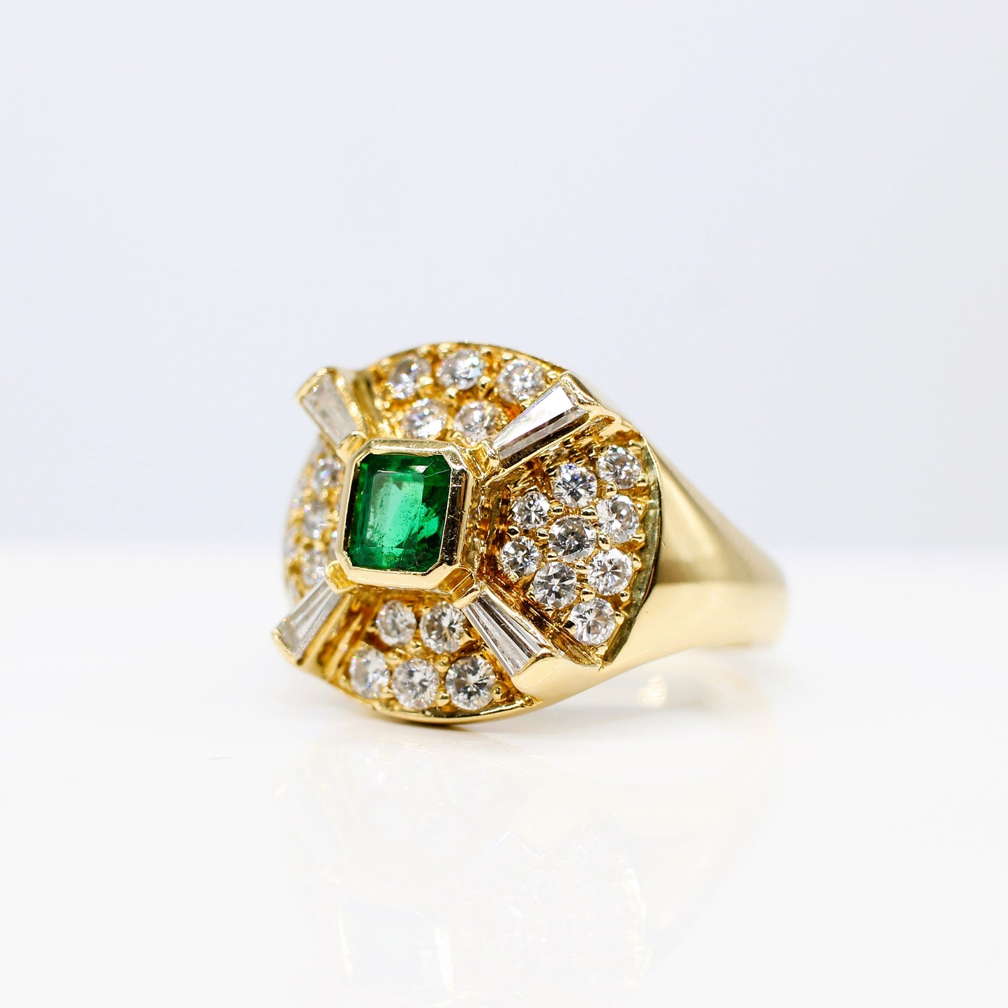 18K EMERALD & DIAMOND RING