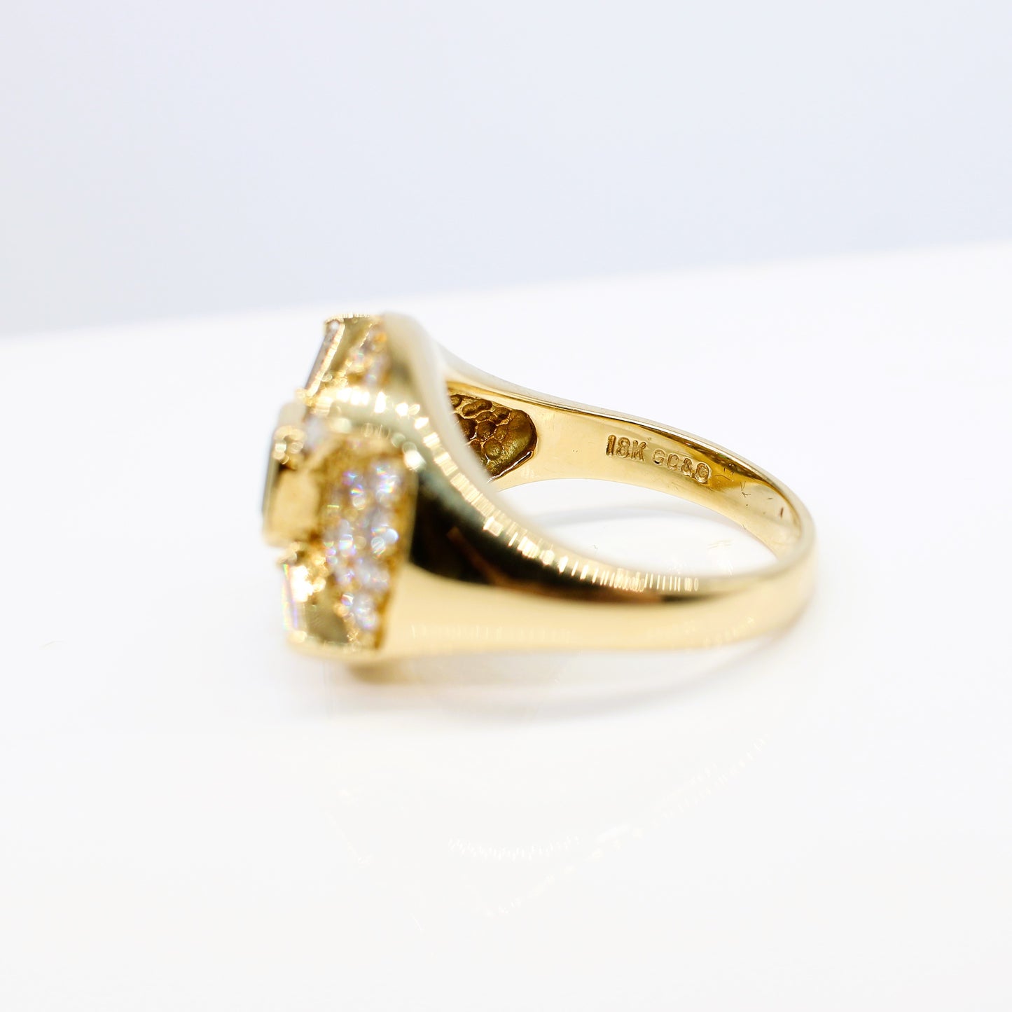 18K EMERALD & DIAMOND RING