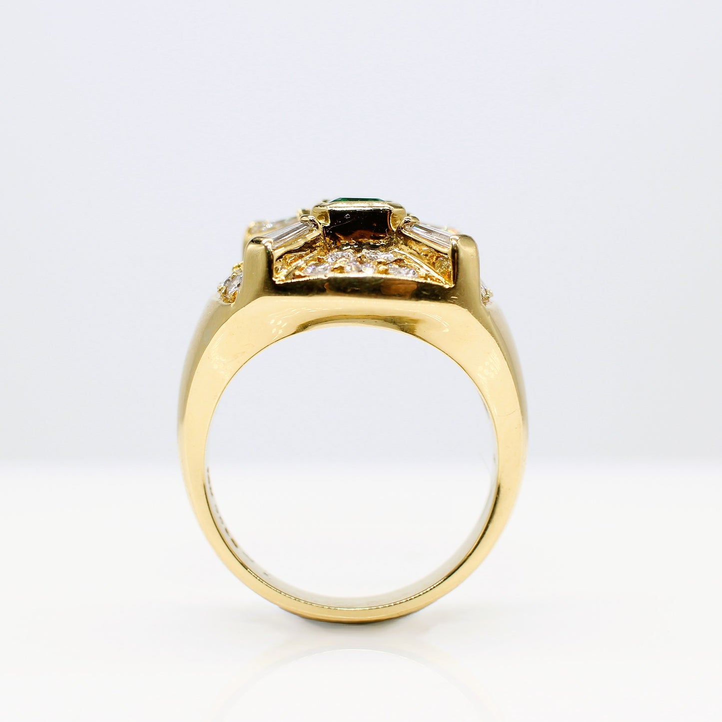 18K EMERALD & DIAMOND RING
