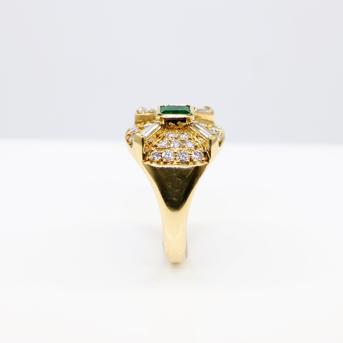18K EMERALD & DIAMOND RING