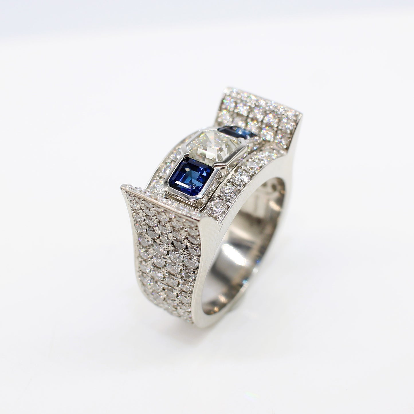 PLATINUM DIAMOND & SAPPHIRE RING