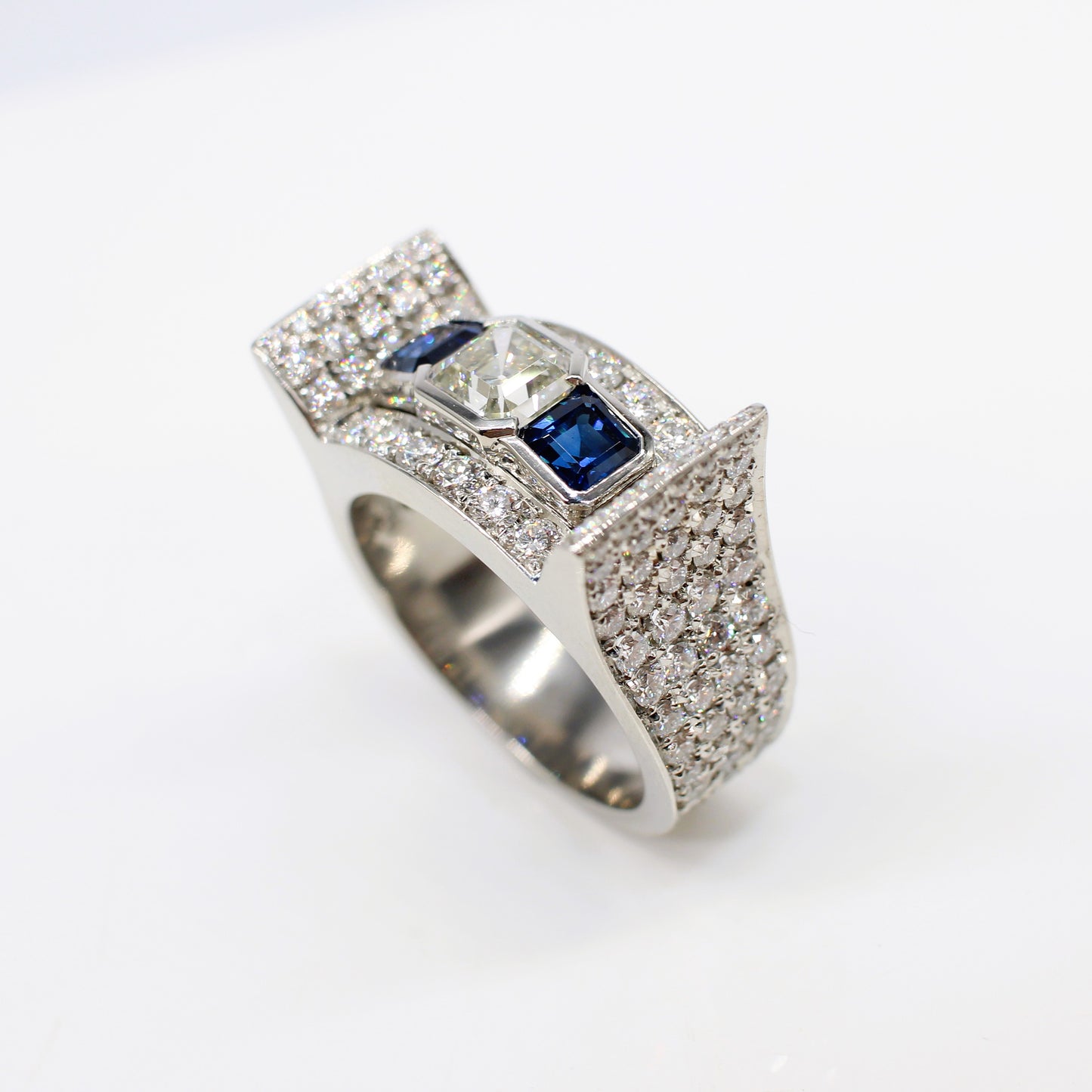 PLATINUM DIAMOND & SAPPHIRE RING