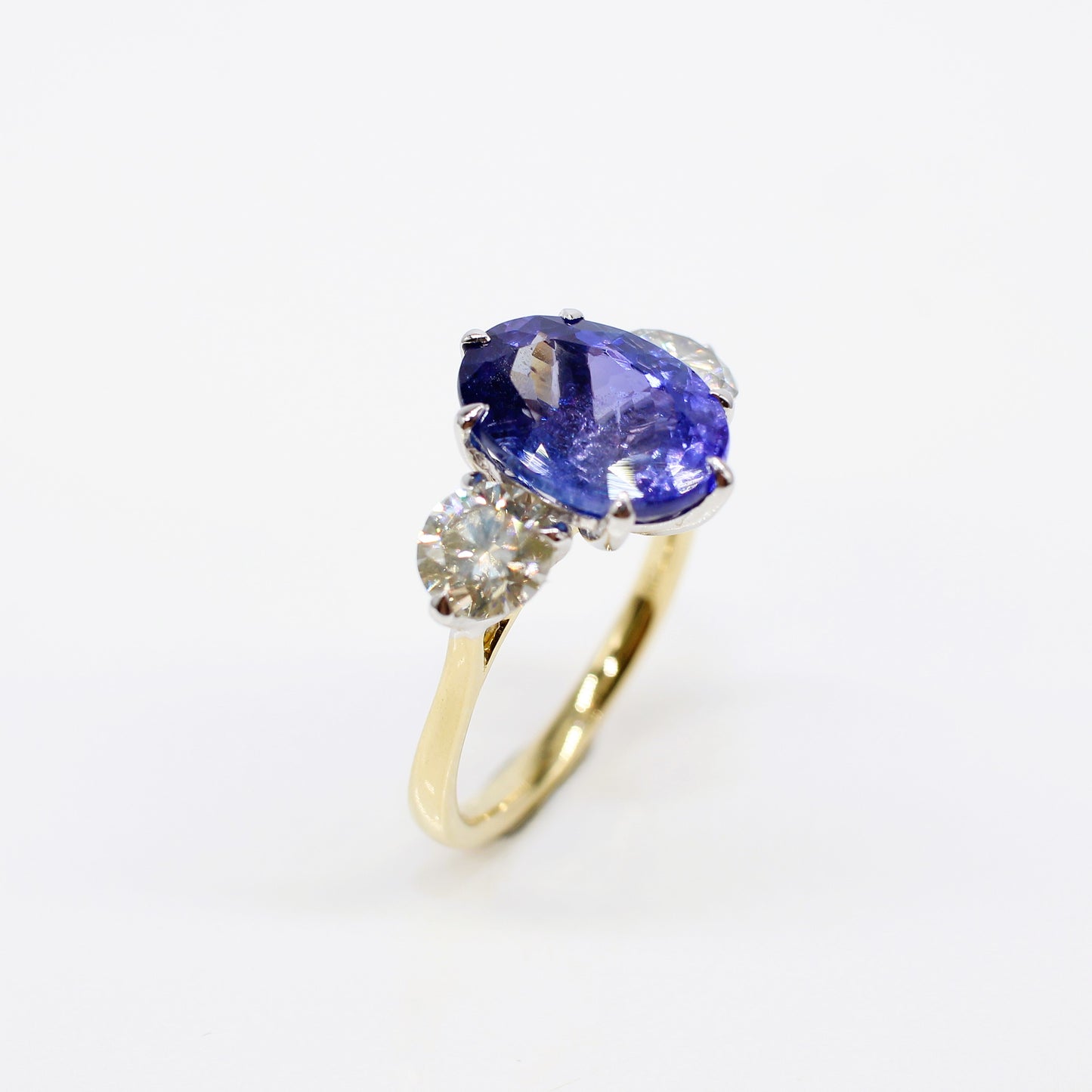 18K TANZANITE & DIAMOND 3 STONE RING