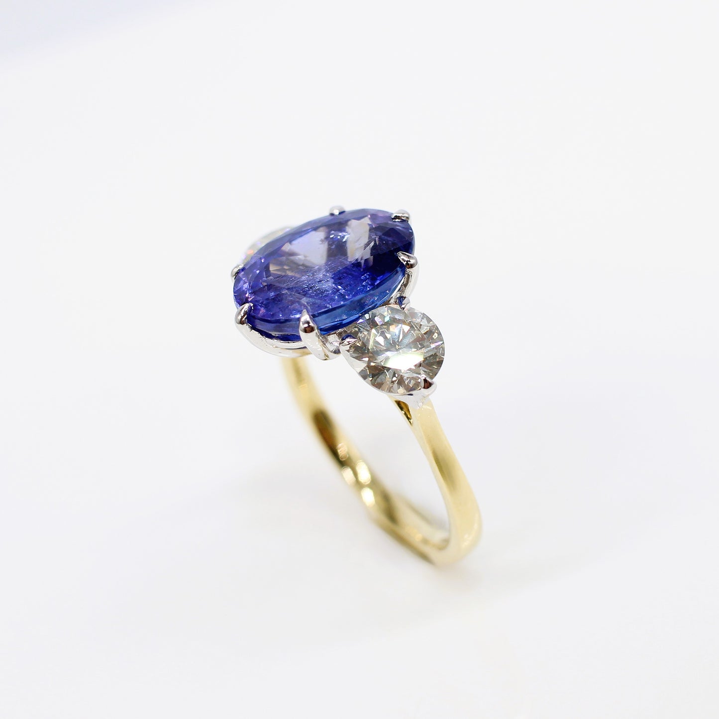 18K TANZANITE & DIAMOND 3 STONE RING