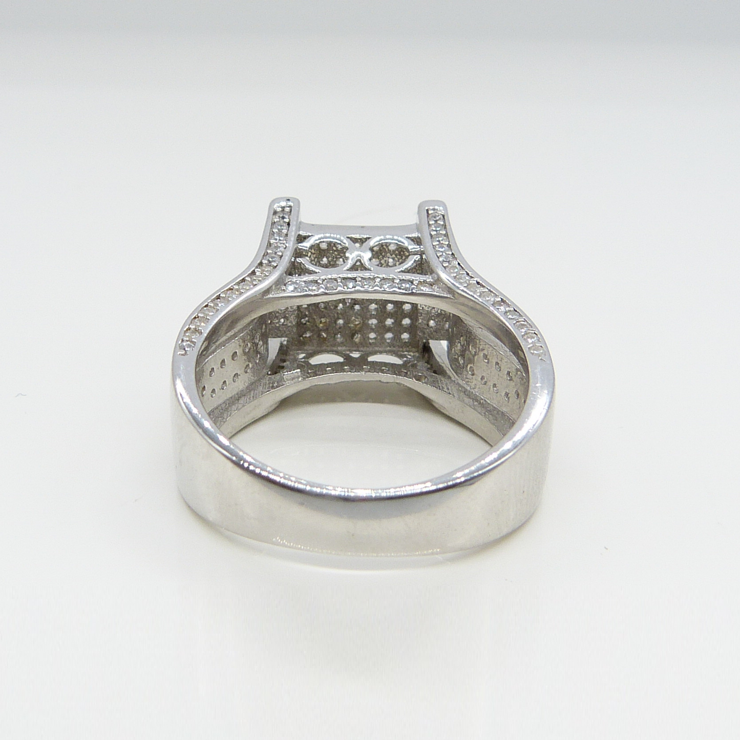 SILVER DINNER RING