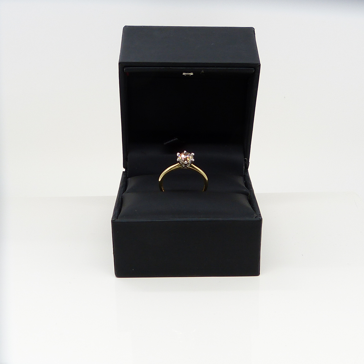 1.01CT YELLOW & WHITE GOLD SOLITAIRE RING