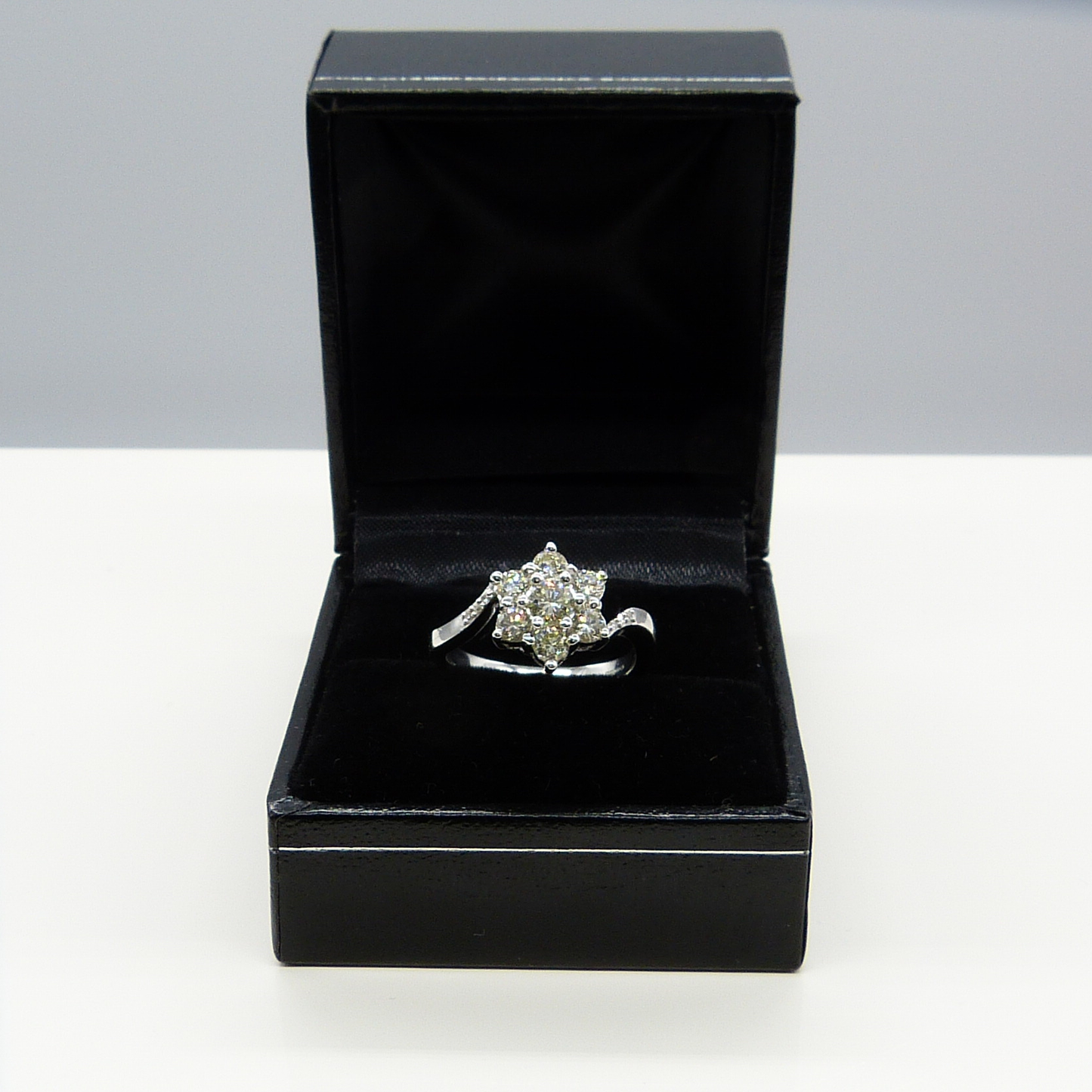 1.00CT DIAMOND CLUSTER RING