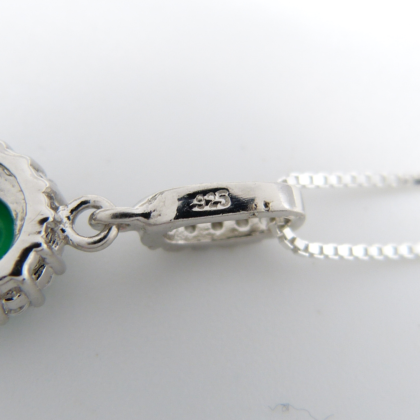 SILVER GREEN PENDANT NECKLACE