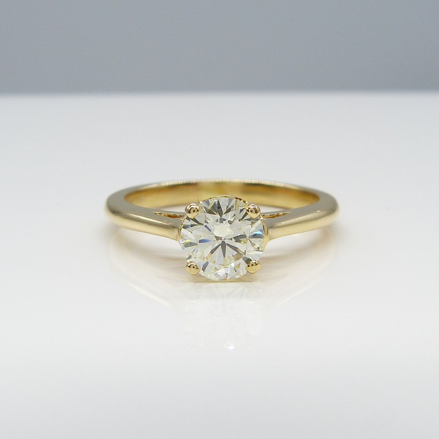 18K YELLOW GOLD & DIAMOND SOLITAIRE RING