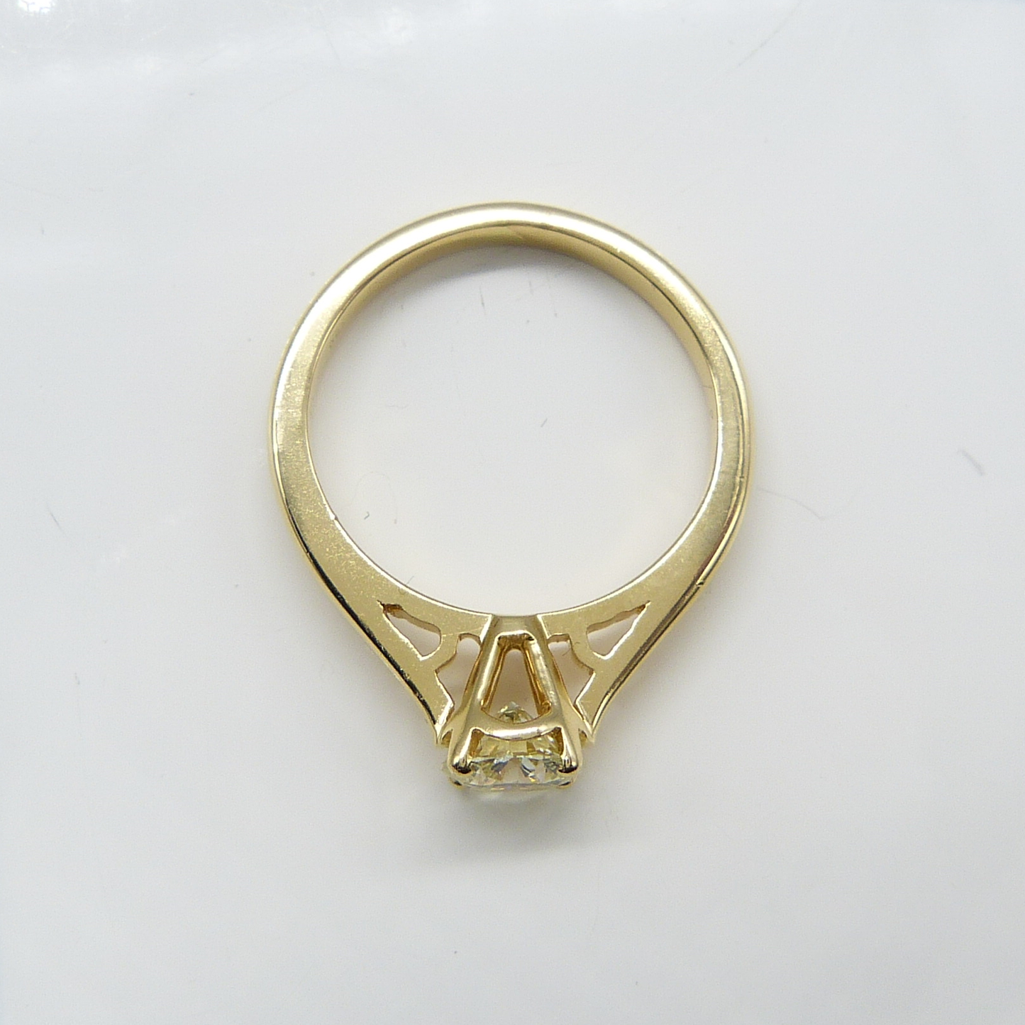 18K YELLOW GOLD & DIAMOND SOLITAIRE RING