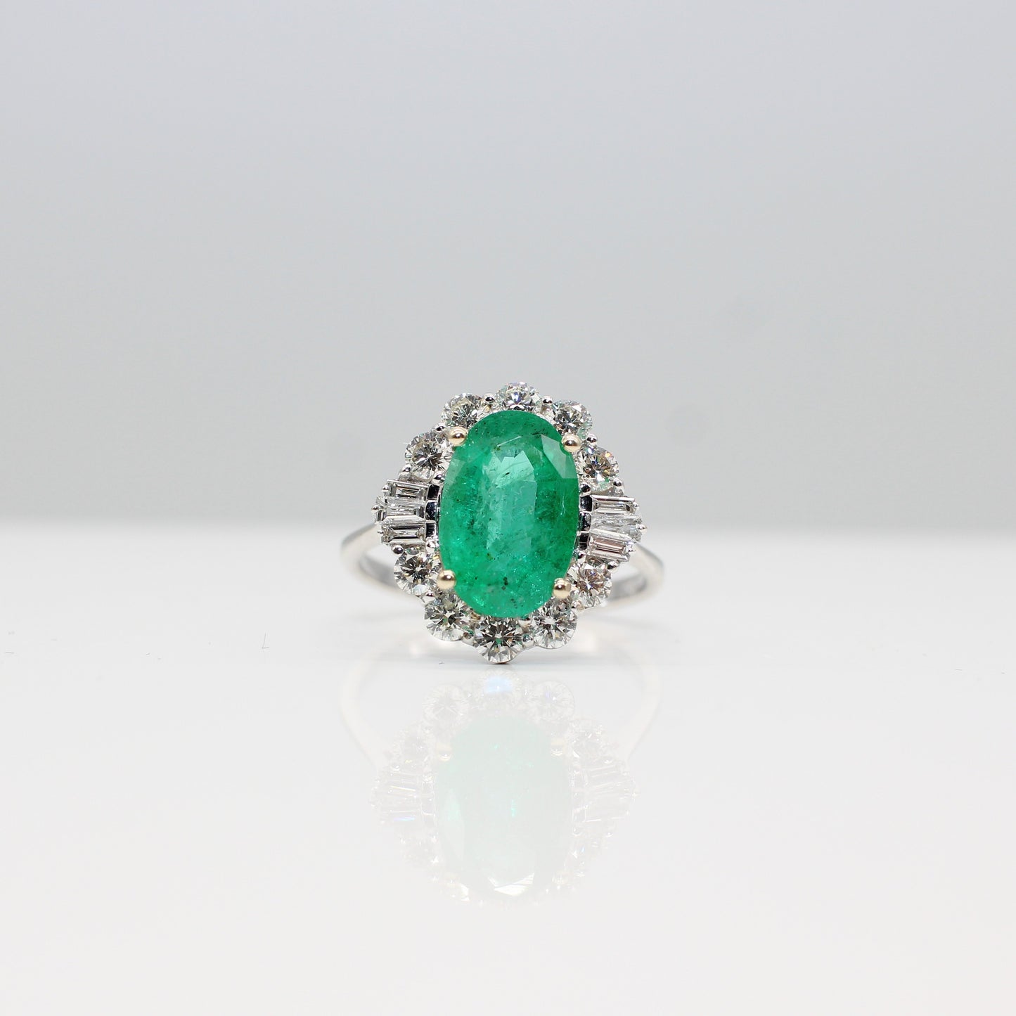 18K EMERALD & DIAMOND RING