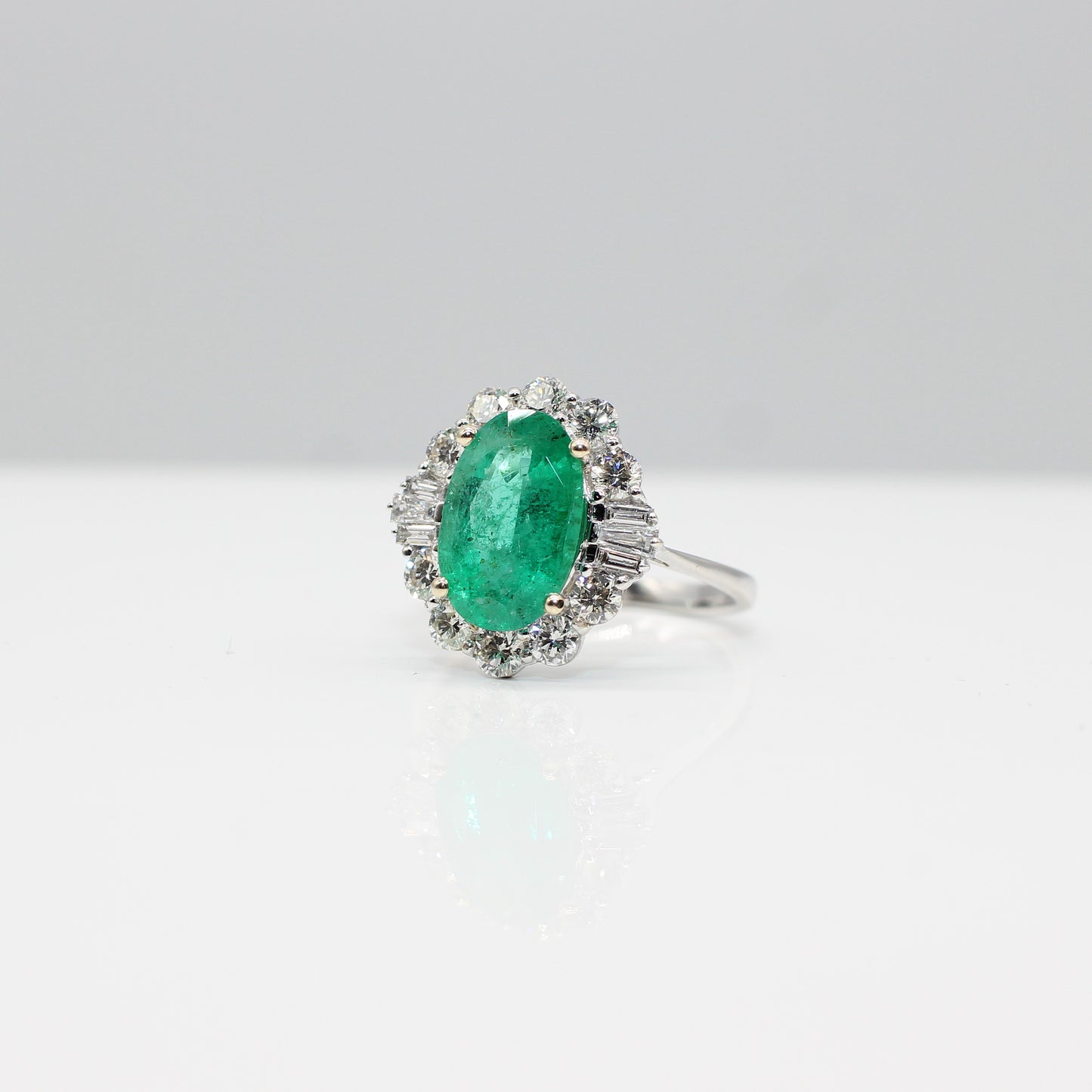 18K EMERALD & DIAMOND RING