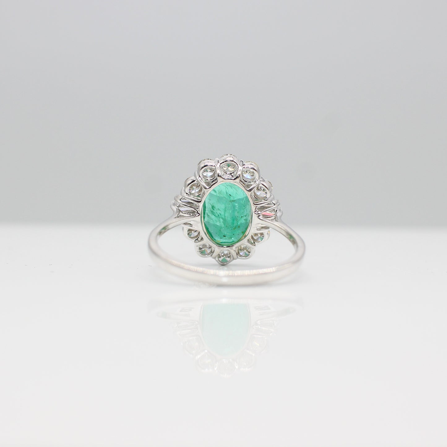 18K EMERALD & DIAMOND RING