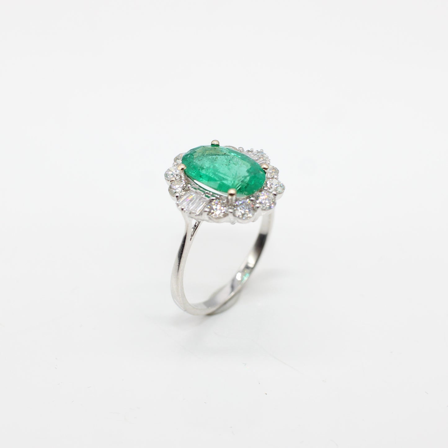 18K EMERALD & DIAMOND RING