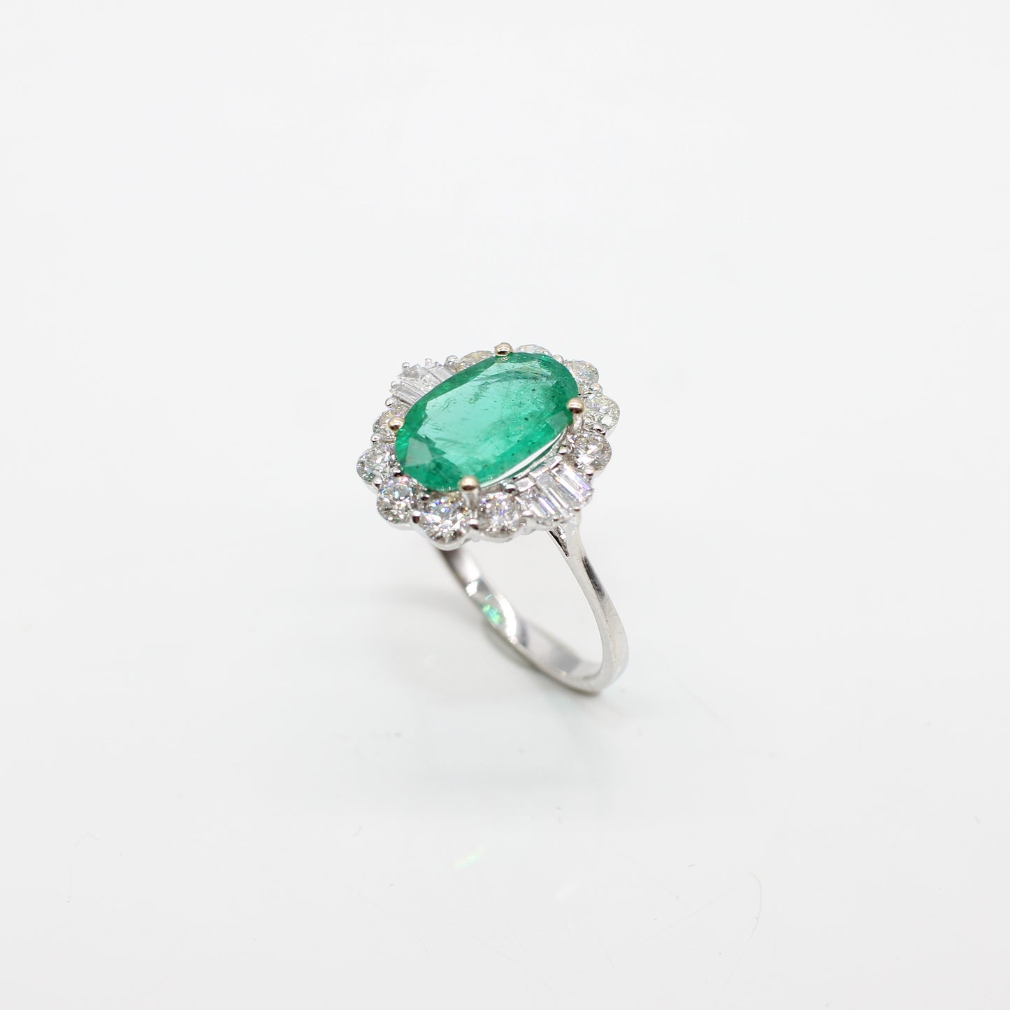 18K EMERALD & DIAMOND RING