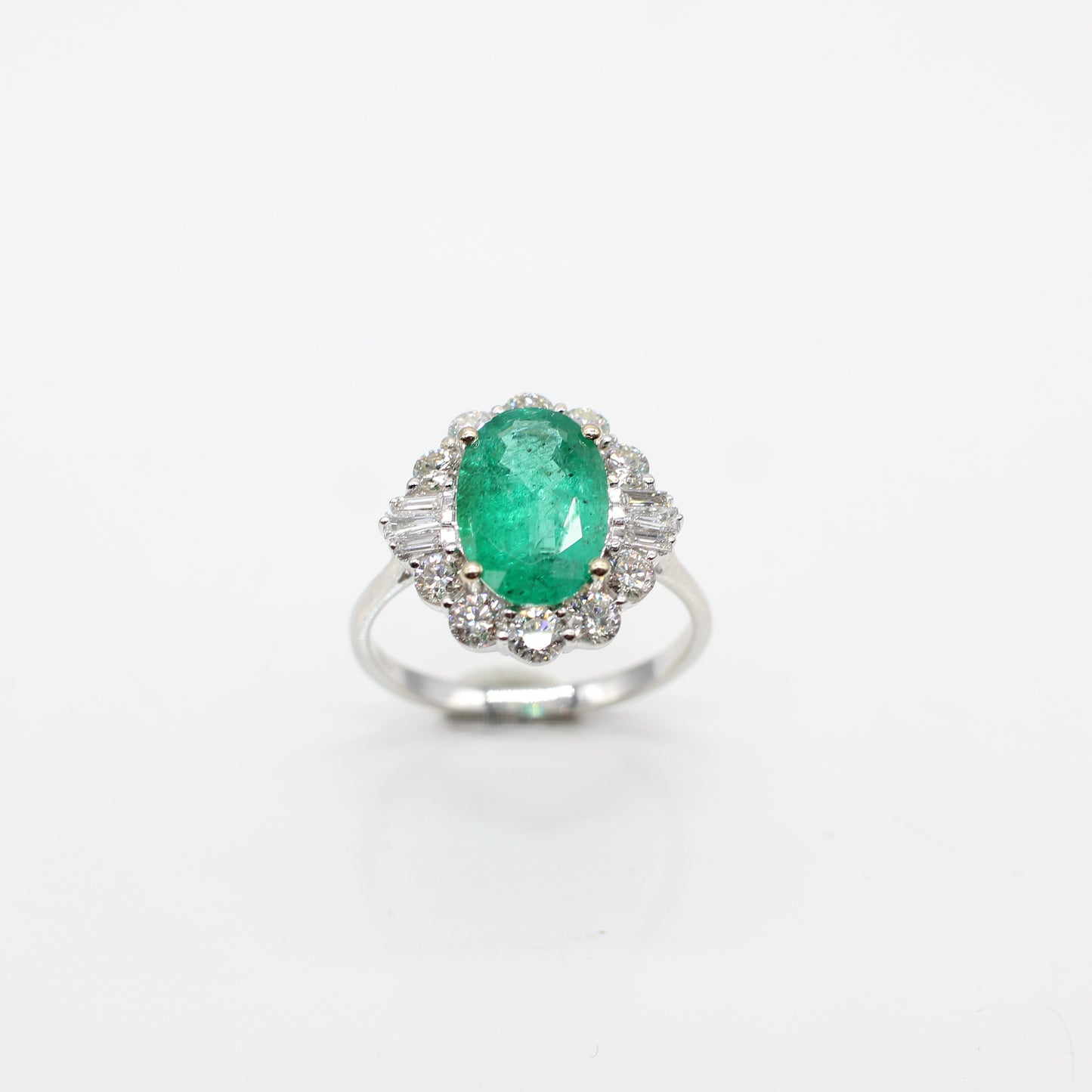 18K EMERALD & DIAMOND RING