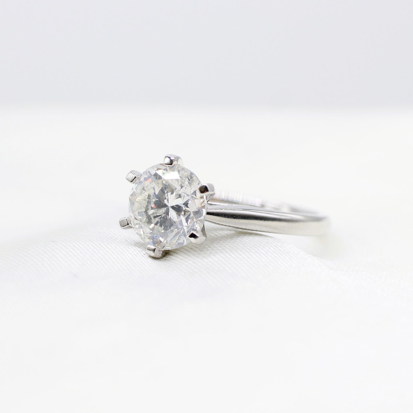 PLATINUM 2.00CT NEAR COLOURLESS DIAMOND SOLITAIRE