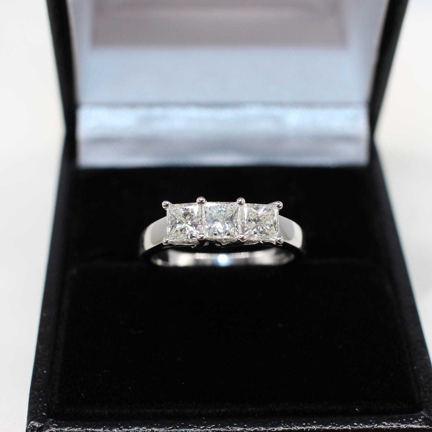 18K PRINCESS CUT DIAMOND TRILOGY RING