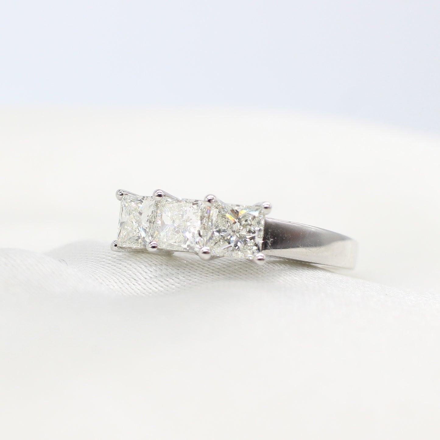 18K PRINCESS CUT DIAMOND TRILOGY RING