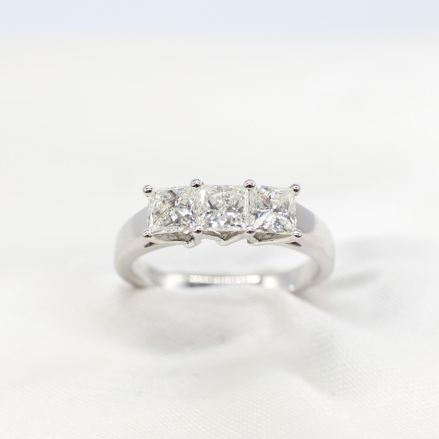 18K PRINCESS CUT DIAMOND TRILOGY RING