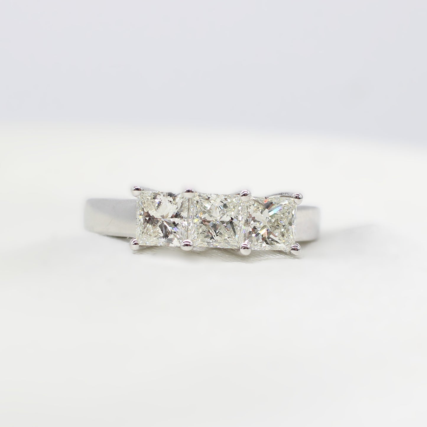 18K PRINCESS CUT DIAMOND TRILOGY RING