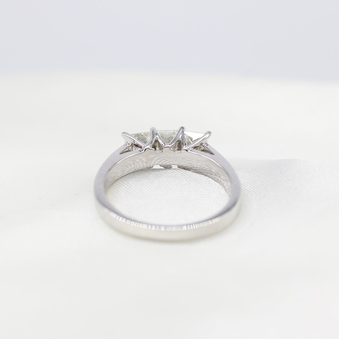 18K PRINCESS CUT DIAMOND TRILOGY RING