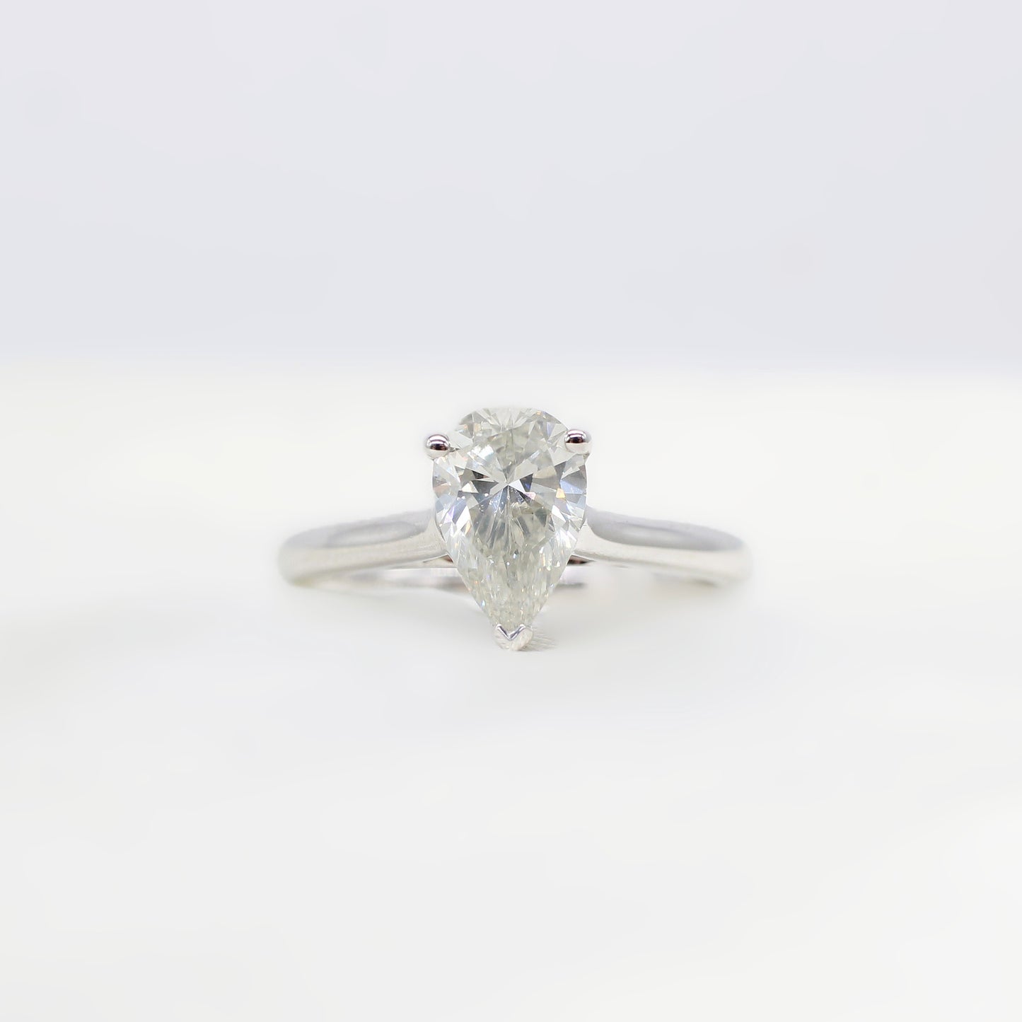 18K PEAR SHAPED DIAMOND SOLITAIRE RING