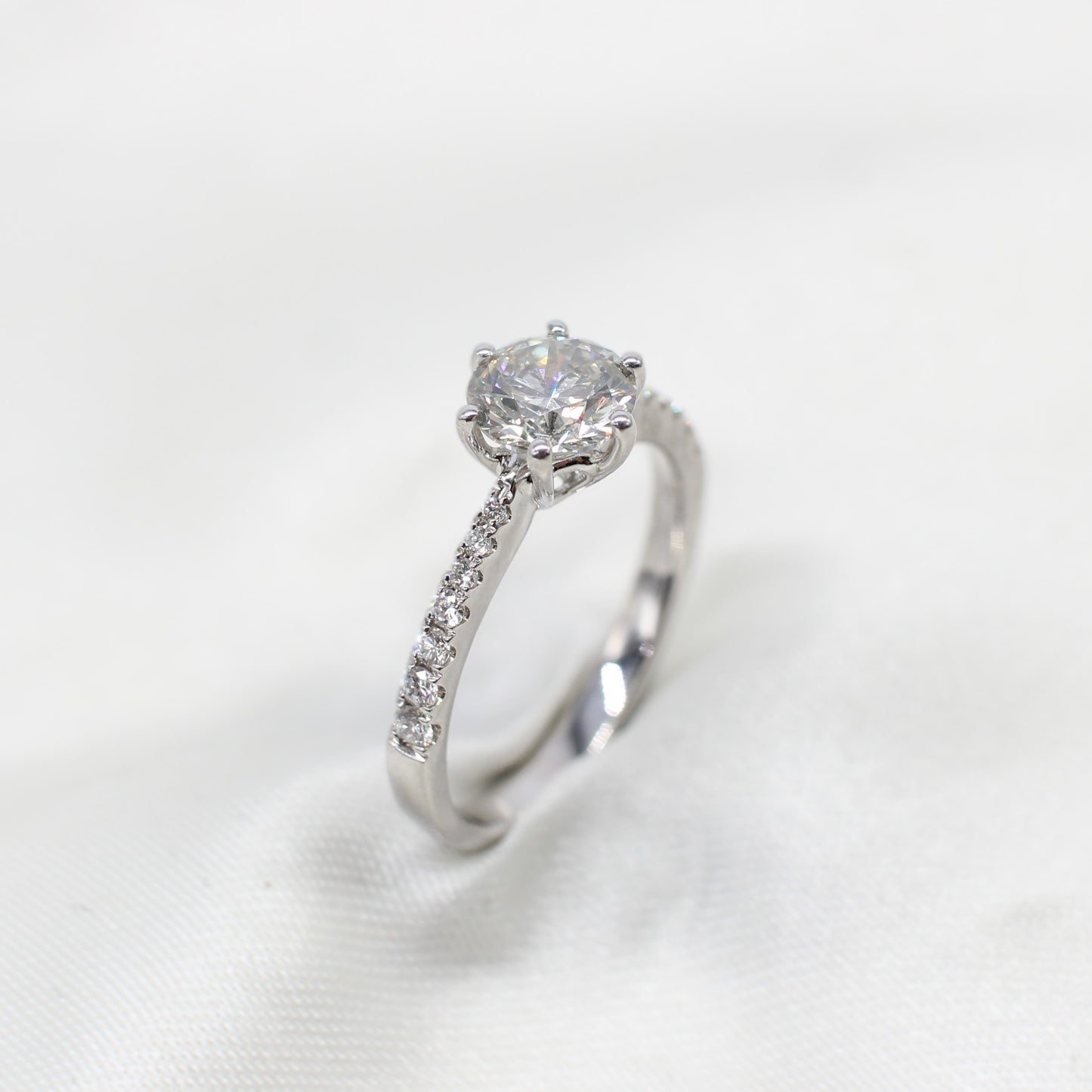 18K 1.17CT DIAMOND SOLITAIRE RING