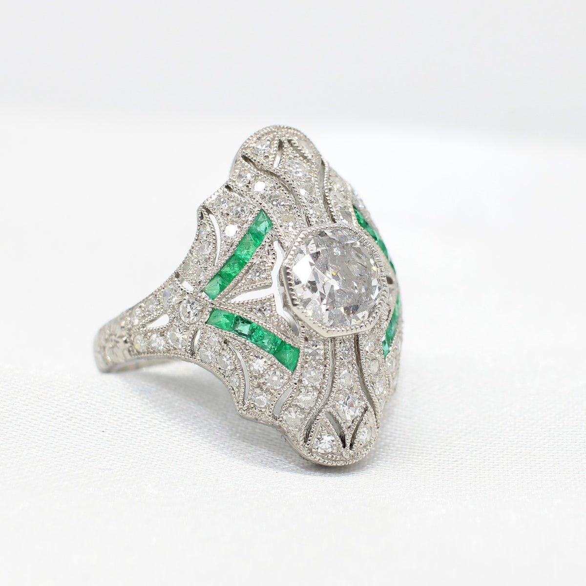 PLATINUM DIAMOND & EMERALD ART DECO STYLE DRESS RING