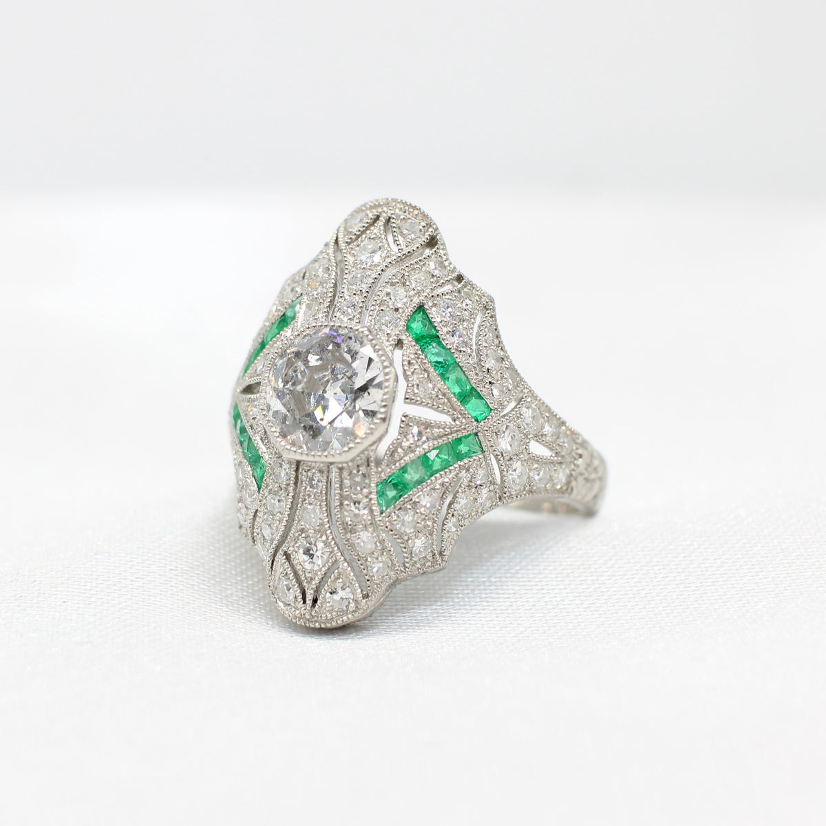 PLATINUM DIAMOND & EMERALD ART DECO STYLE DRESS RING