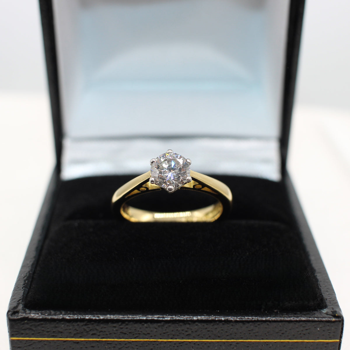 PLATINUM & YELLOW GOLD COLOURLESS 0.64CT DIAMOND SOLITAIRE RING
