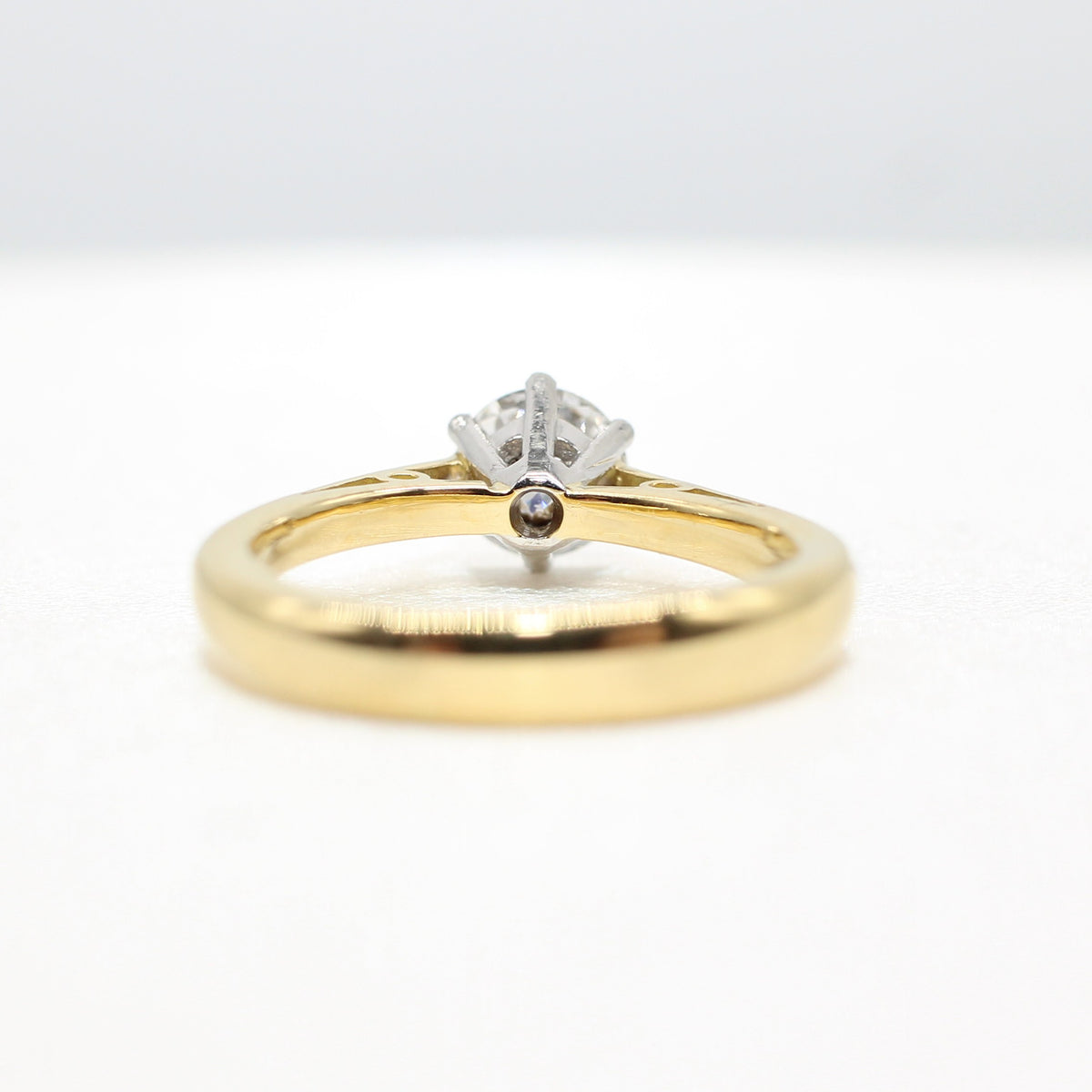 PLATINUM & YELLOW GOLD COLOURLESS 0.64CT DIAMOND SOLITAIRE RING