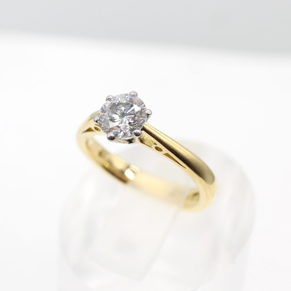 PLATINUM & YELLOW GOLD COLOURLESS 0.64CT DIAMOND SOLITAIRE RING