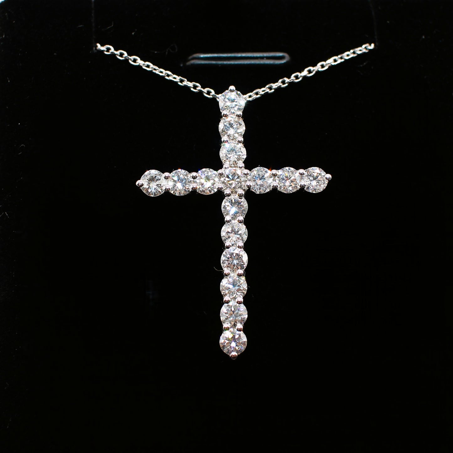 18K WHITE GOLD & DIAMOND CROSS PENDANT