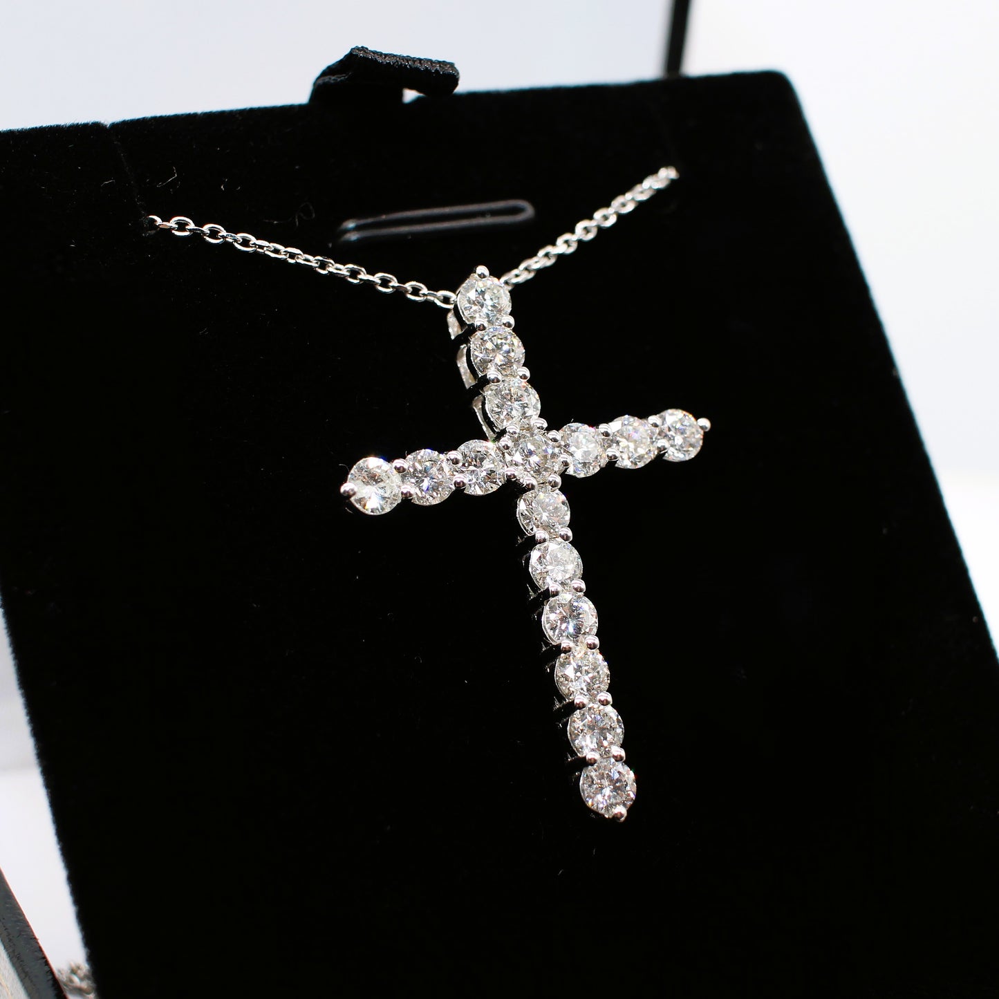 18K WHITE GOLD & DIAMOND CROSS PENDANT