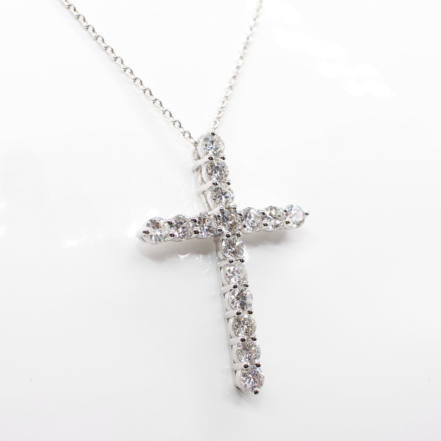 18K WHITE GOLD & DIAMOND CROSS PENDANT