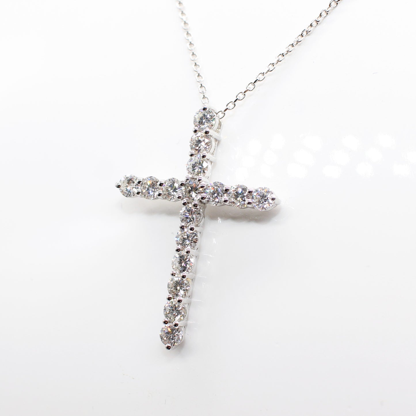 18K WHITE GOLD & DIAMOND CROSS PENDANT