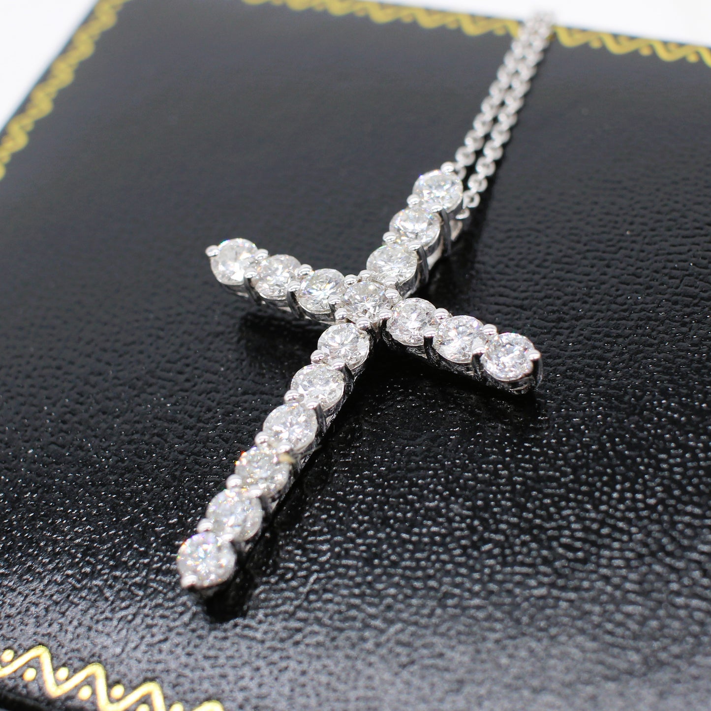 18K WHITE GOLD & DIAMOND CROSS PENDANT