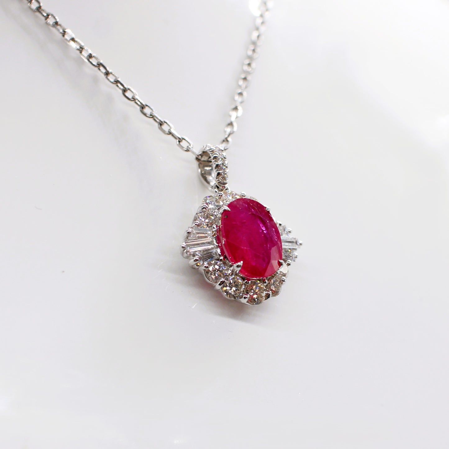18K RUBY & DIAMOND PENDANT NECKLACE