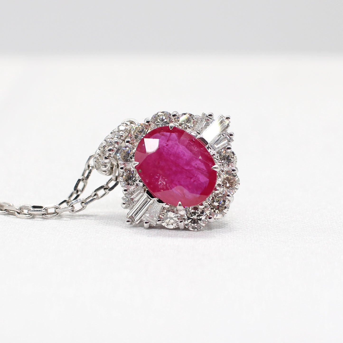 18K RUBY & DIAMOND PENDANT NECKLACE
