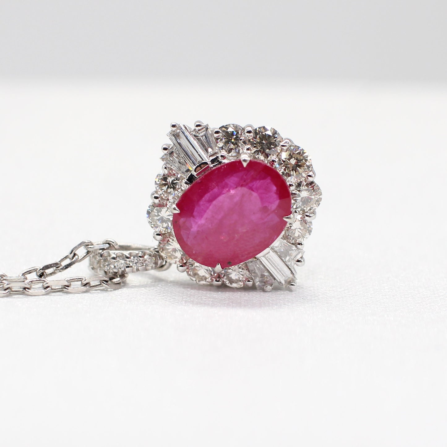 18K RUBY & DIAMOND PENDANT NECKLACE