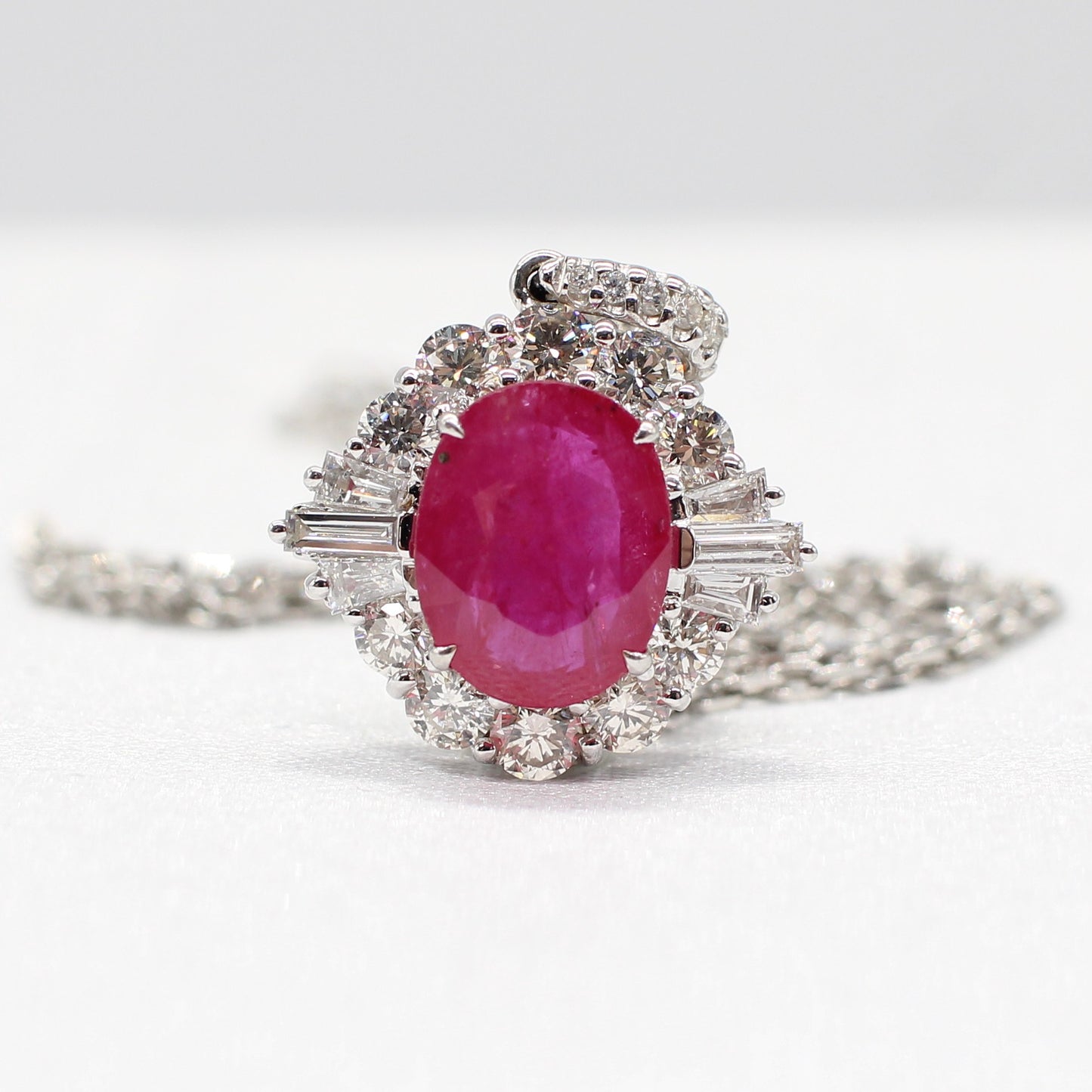 18K RUBY & DIAMOND PENDANT NECKLACE