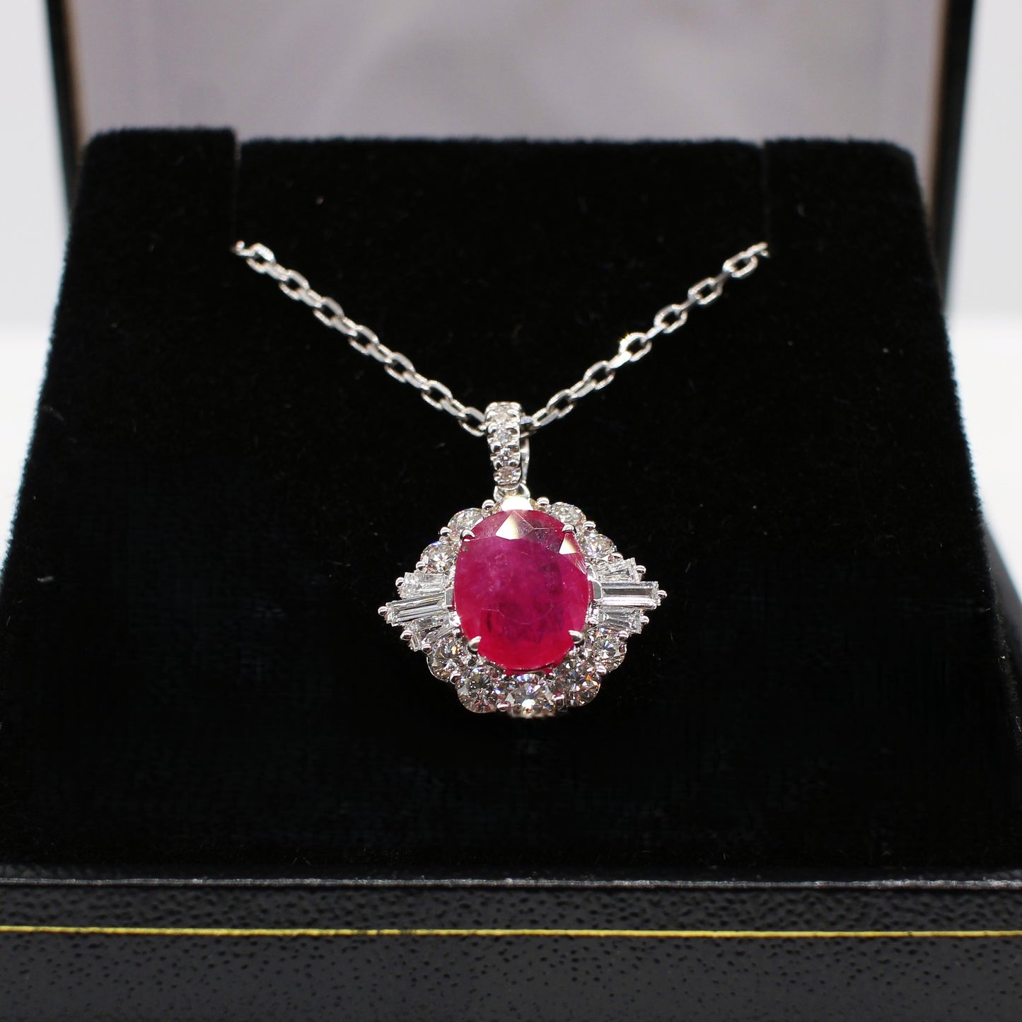 18K RUBY & DIAMOND PENDANT NECKLACE