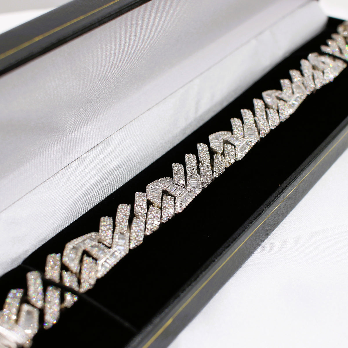 9K ART DECO STYLE DIAMOND BRACELET 12.15CT