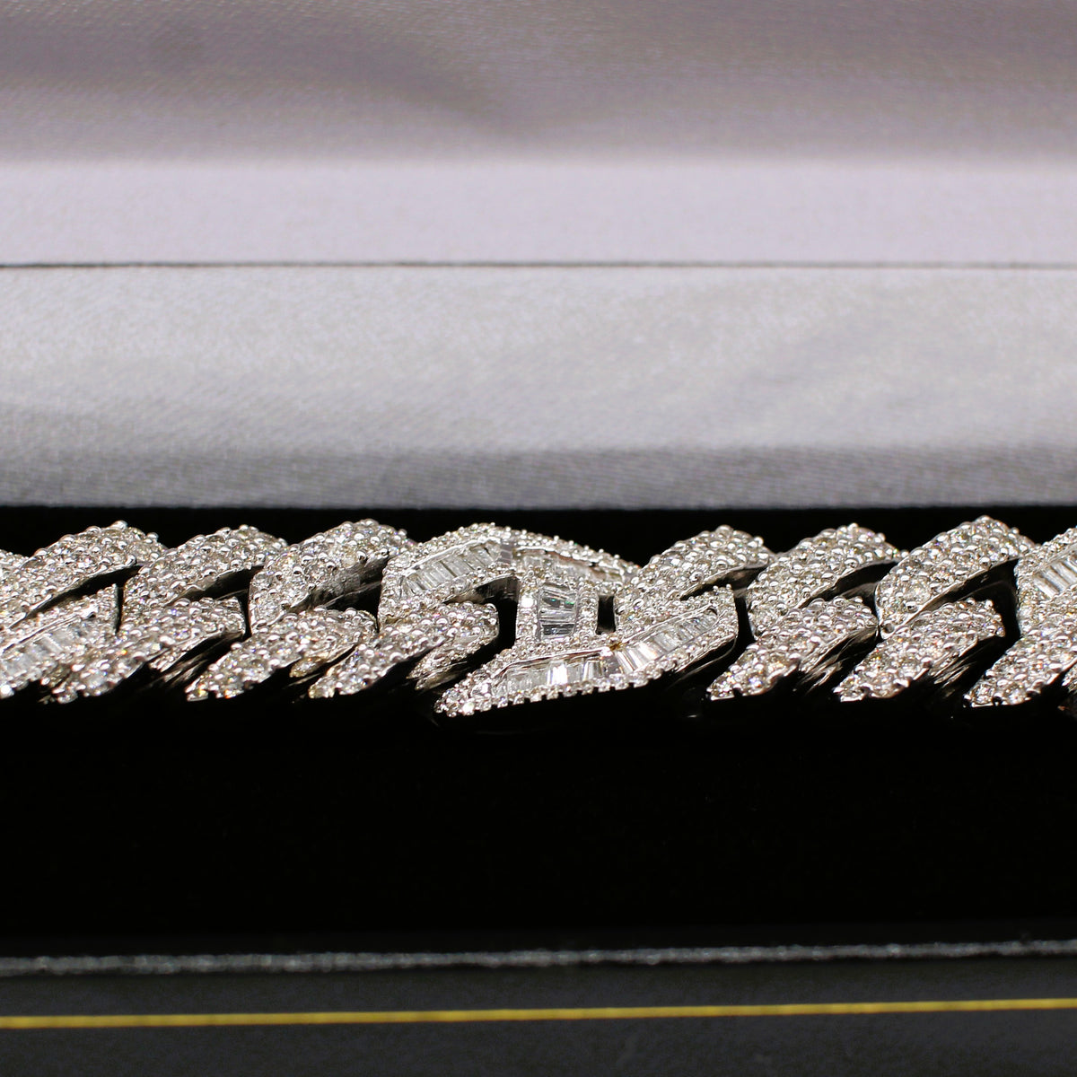 9K ART DECO STYLE DIAMOND BRACELET 12.15CT