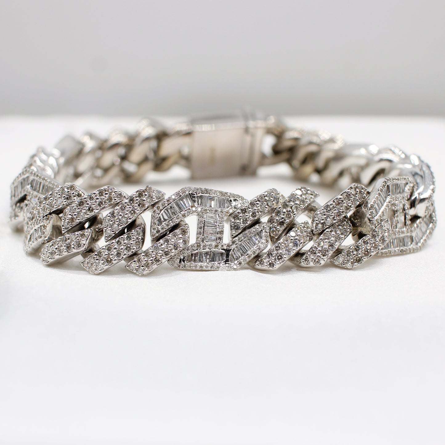 9K ART DECO STYLE DIAMOND BRACELET 12.15CT